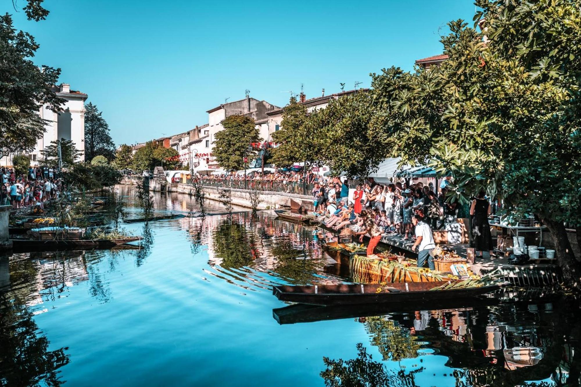 Appartement un petit nid au bord de la sorgue à LʼIsle-sur-la-Sorgue Extérieur photo